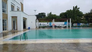Pool - Modern 3-Bedroom Apartment with Pool & Basket Ball Court at Buxton Point Mombasa (Mombasa)