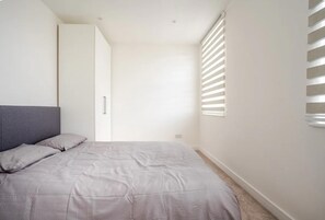 Apartment | 2 bedrooms, free WiFi, bed sheets - Brand New Luxury Self Contained Flat (Southend-on-Sea)