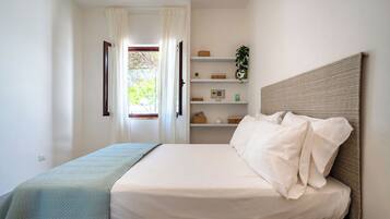 3 habitaciones, escritorio, tabla de planchar con plancha y wifi gratis