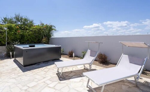 [Seaside House] Exclusive Villa with Jacuzzi - Ostuni - 200 meters from the sea