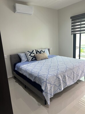 1 slaapkamer, een strijkplank/strijkijzer, wifi, beddengoed