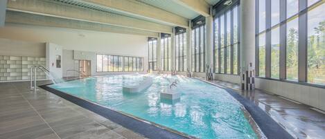 Una piscina techada