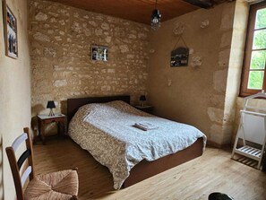 2 bedrooms, desk, iron/ironing board, travel crib - Stone house Between Bergerac and Sarlat Périgord (Couze-et-Saint-Front)