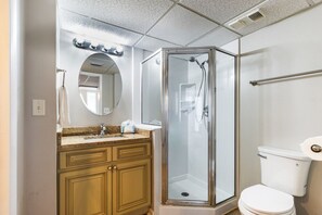 Sèche-cheveux, serviettes fournies