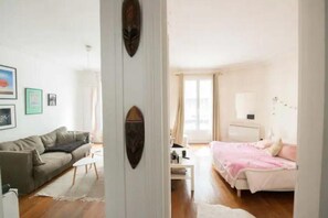 Interior - Baroque-style apartment in the 11th arrondissement (Paris)