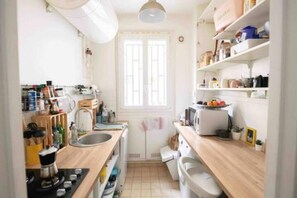 Private kitchen - Baroque-style apartment in the 11th arrondissement (Paris)