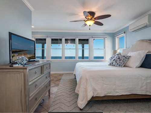 Waterfront oasis 4 bdr house in Old Saybrook direct waterfront amazing sunsets