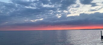 Waterfront oasis 4 bdr house in Old Saybrook direct waterfront amazing sunsets