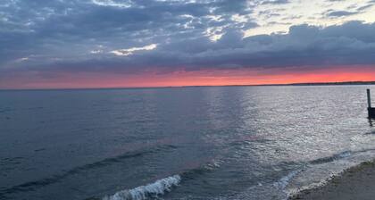 Waterfront oasis 4 bdr house in Old Saybrook direct waterfront amazing sunsets
