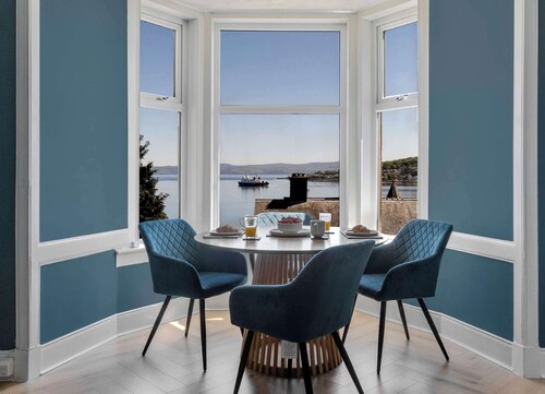 Elegant Apartment with Breathtaking Bay & Sea Views