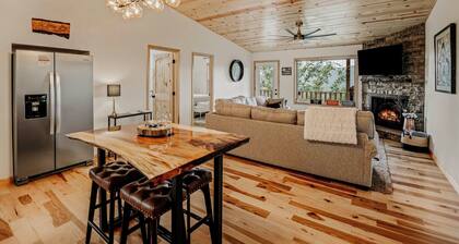 270° Mountain Views at EverLight Mountain Escape - Couples Retreat