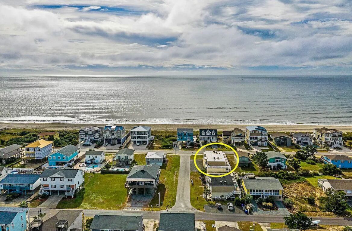 Cozy 4-bedroom condo w/pool and steps from beautiful Holden Beach