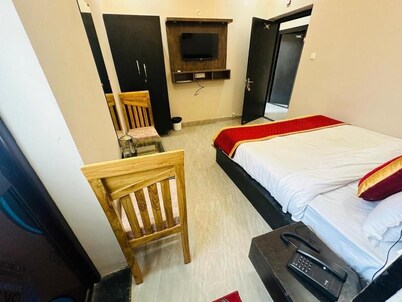 PSR Residency - Deluxe Double Room #1