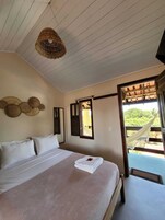 Kahden hengen superior-huone, näköala uima-altaalle | Ilmainen Wi-Fi