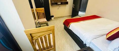 1 habitación, escritorio, wifi y ropa de cama
