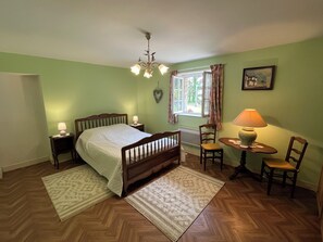 1 Schlafzimmer, Bügeleisen/Bügelbrett