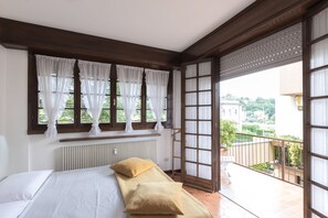 Apartament, balcó | 1 dormitori, planxa i posts de planxar, wifi gratuïta i roba de llit 