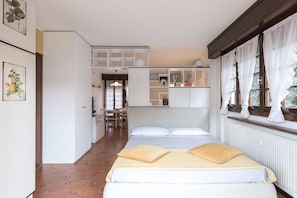 Apartment, Balkon | 1 Schlafzimmer, Bügeleisen/Bügelbrett, kostenloses WLAN, Bettwäsche