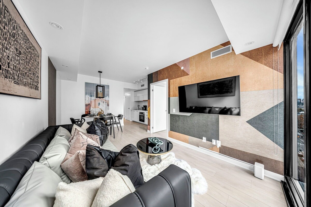 Suite – premier | Oppholdsområde | En 55-tommers Flatskjerm-TV med kabel-kanaler