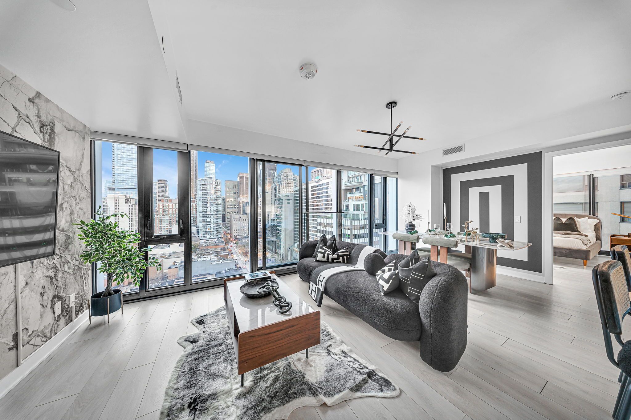 總統公寓客房 | 起居區 | 55-吋平面電視，提供有線頻道