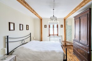 6 chambres, fer et planche à repasser, Wi-Fi, draps fournis