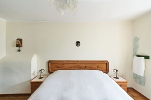 6 habitaciones, tabla de planchar con plancha, wifi y ropa de cama 