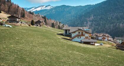 Incantevole Casa di Montagna Accogliente Dimora tra le Dolomiti Sempre al Sole!