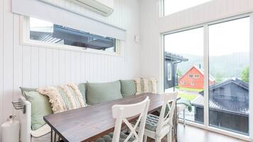 Studio Economy - utsikt mot bergen | Ljudisolering, strykjärn/strykbräda och gratis wi-fi