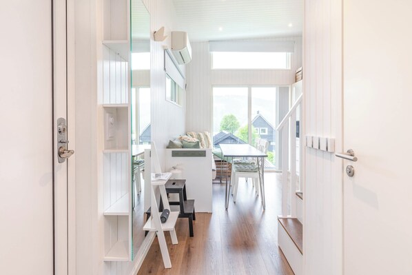 Estudio económico, vista a la montaña | Insonorización, tabla de planchar con plancha y wifi gratis 