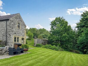 Exterior - 3 bedroom accommodation in Hassop (Hassop)