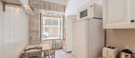 Køleskab, mikrobølgeovn, ovn, opvaskemaskine