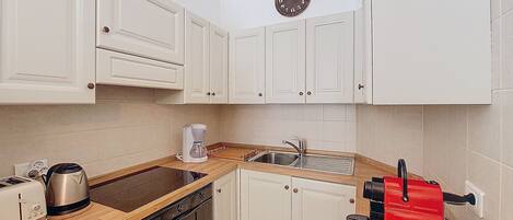 Réfrigérateur, micro-ondes, four, lave-vaisselle