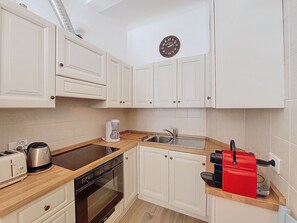 冷蔵庫、電子レンジ、オーブン、食器洗い機