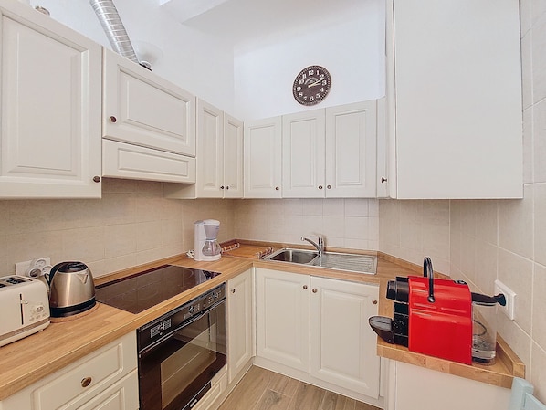 Fridge, microwave, oven, dishwasher