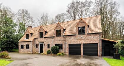Luxury 455m2 Villa in Waterloo