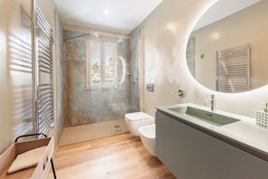 Appartement Confort | Salle de bain | Sèche-cheveux