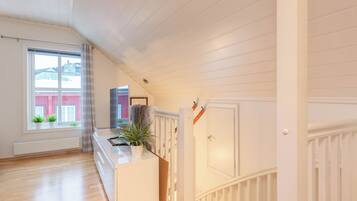 Deluxe Apartment | 3 bedrooms, iron/ironing board, free WiFi