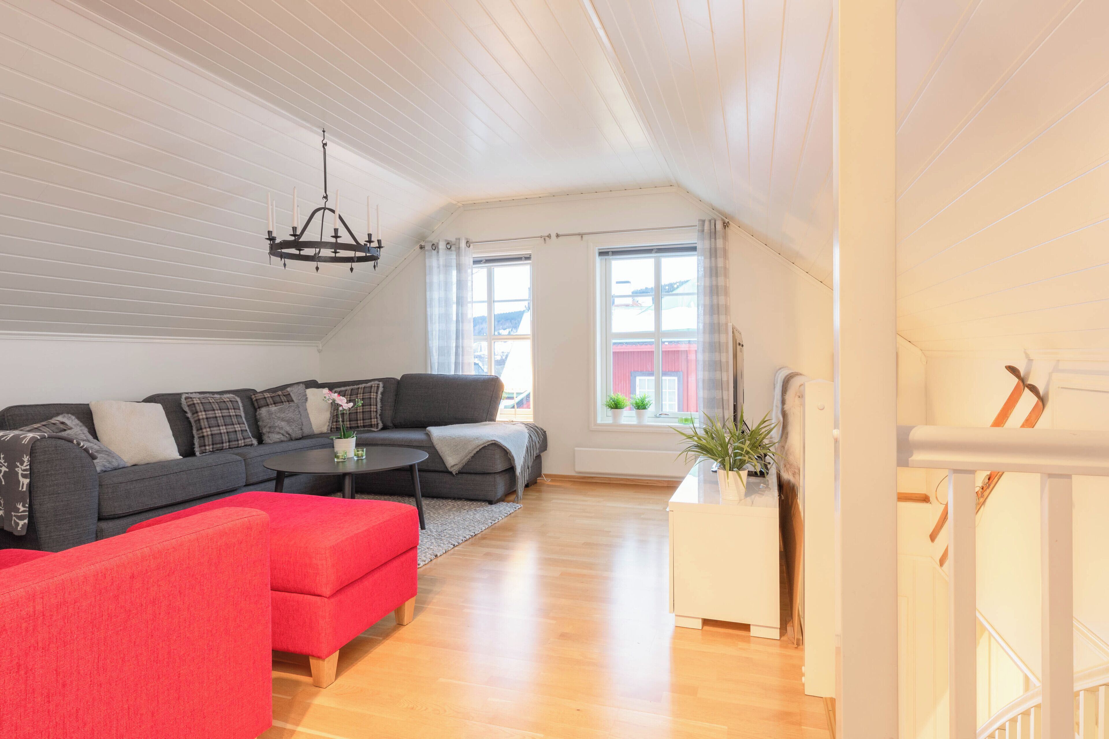 Deluxe Apartment | Living area | Flat-screen TV