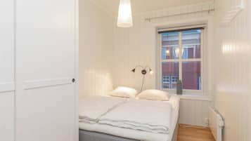 Deluxe Apartment | 3 bedrooms, iron/ironing board, free WiFi