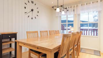 Apartemen Deluks | Dapur pribadi | Lemari es besar, microwave, oven, dan kompor