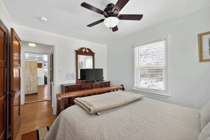 2 makuuhuonetta, silitysrauta/-lauta, ilmainen Wi-Fi, vuodevaatteet