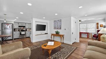 Een smart-tv en een kantoor