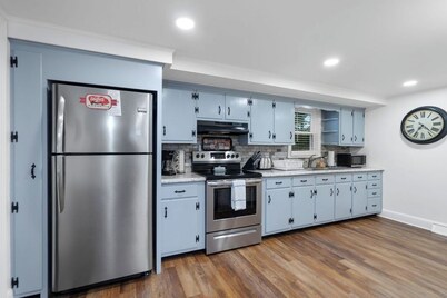 Charming 2-bedroom house with Gorgeous Views in serene Middletown