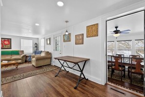 Een smart-tv en een kantoor