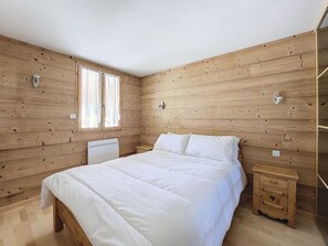 3 slaapkamers, een strijkplank/strijkijzer, wifi