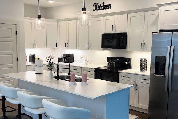 Microonde, forno, piano cottura, lavastoviglie