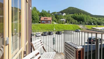 Familjelägenhet - utsikt mot bergen | Terrass/Patio