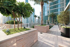 Garden - Downtown Dream Sea View Near Dubai Mall (Dubai)