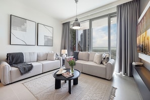 Lyxlägenhet | Vardagsrum | 75-tums smart-tv med digitalkanaler, Netflix och streamingtjänster