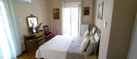 2 bedrooms, desk, iron/ironing board, travel crib